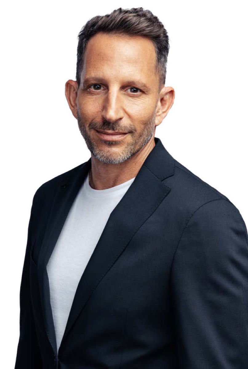 דניאל חסון — מעצב הפנים של הפרויקט